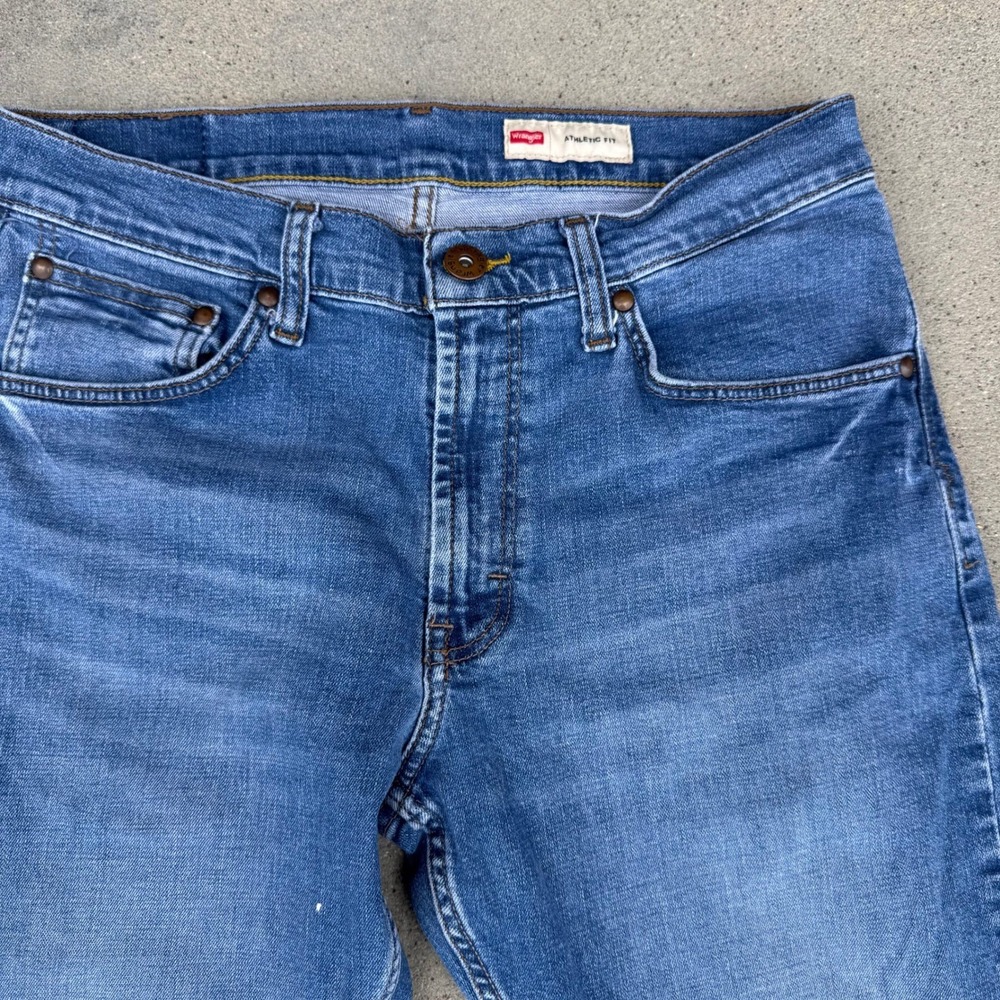 Wrangler Athletic Fit Men's Blue Denim Jeans‎ Size 31x30 - Picture 4 of 8